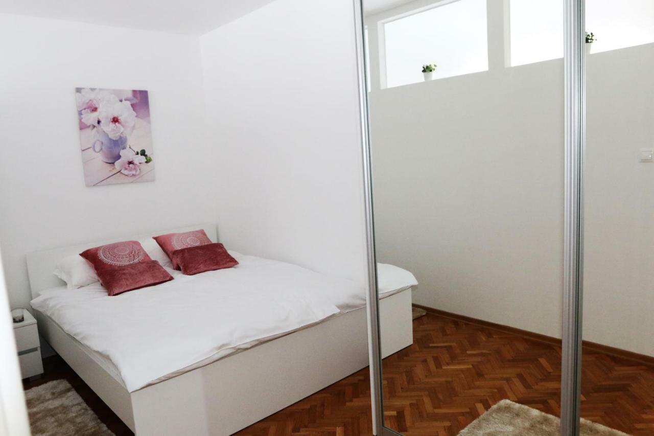 Apartment Dina, Self Check In 0-24 Karlovac Exterior photo
