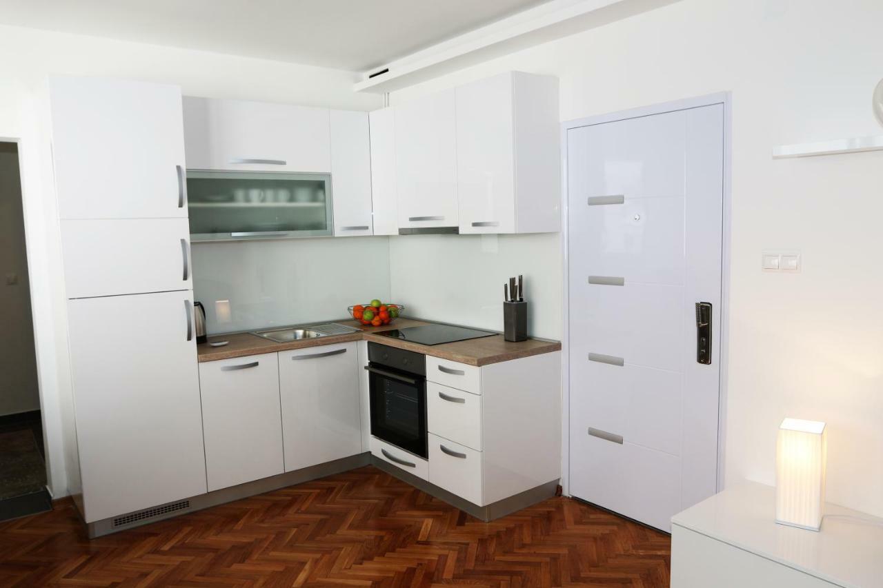 Apartment Dina, Self Check In 0-24 Karlovac Exterior photo