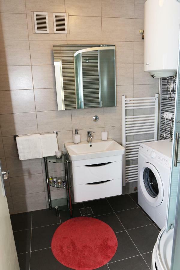 Apartment Dina, Self Check In 0-24 Karlovac Exterior photo